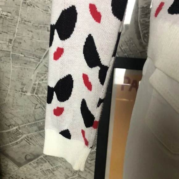 Alice+ Olivia Stylish Sweater with Sunglasses and Lips Pattern size S